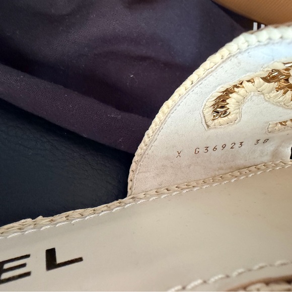 CHANEL NEW Cream/Beige Raffia CC Espadrille Slide Mule Sandals 38 NEW - Picture 5 of 11